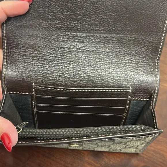 Gucci Tan and Gold Heart Wallet - Picture 2 of 5